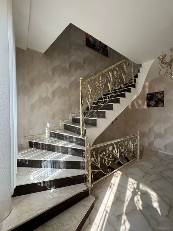 Satılır 6 otaqlı həyət evi 246 m²