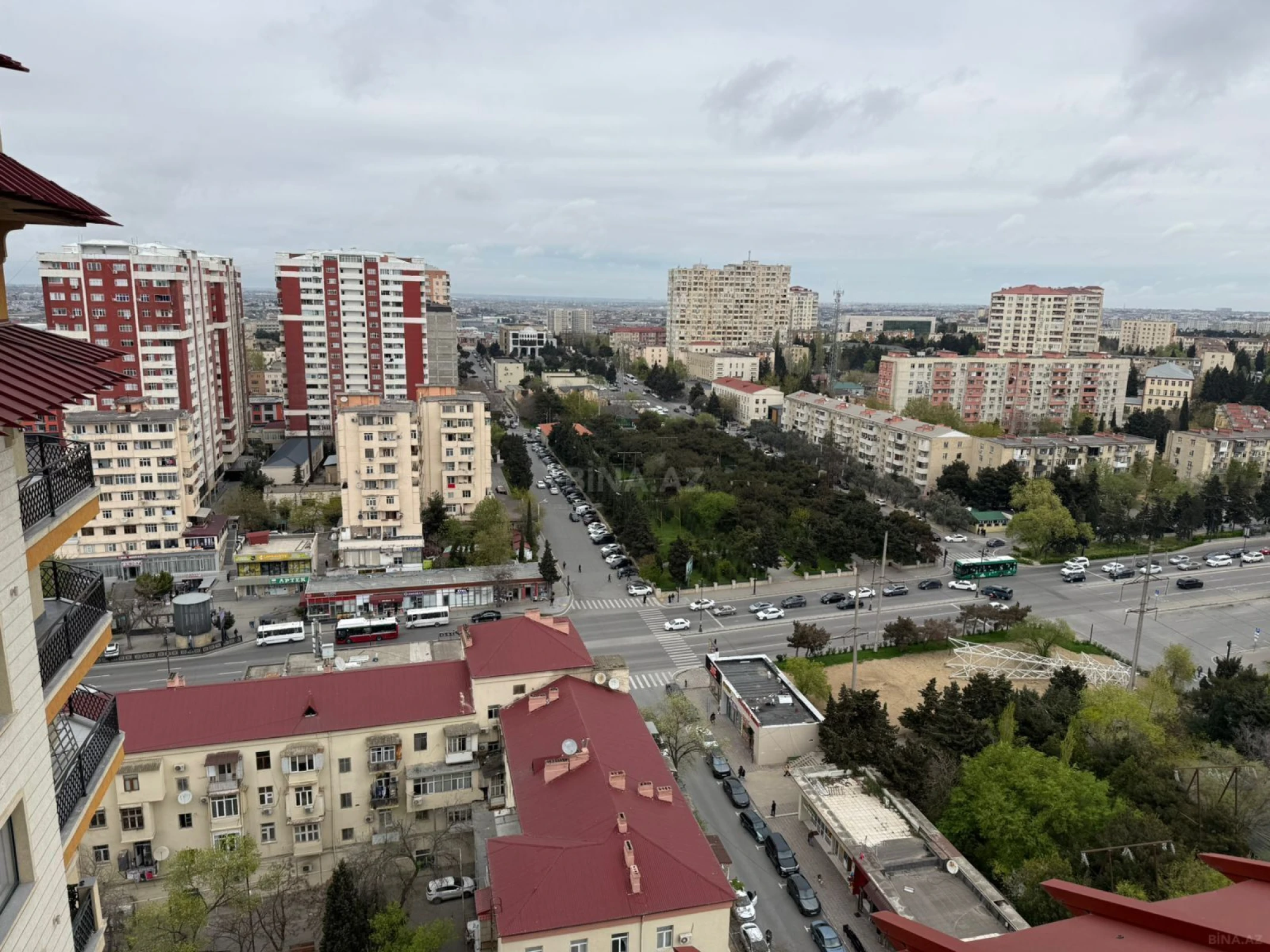 Satılır 4 otaqlı mənzil 200 m²