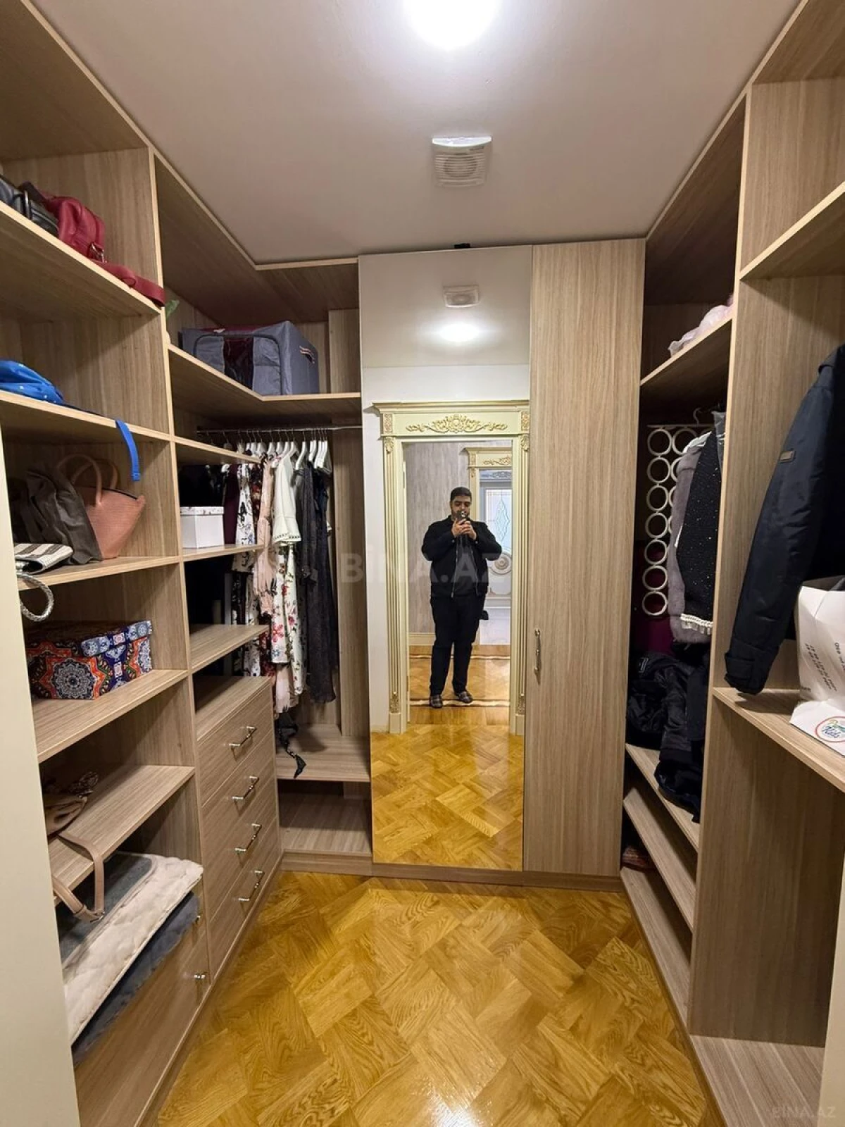 Satılır 4 otaqlı mənzil 200 m²