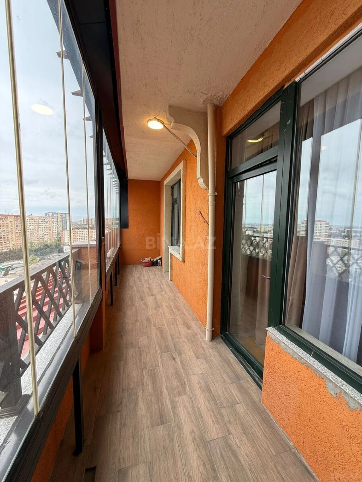 Satılır 4 otaqlı mənzil 200 m²