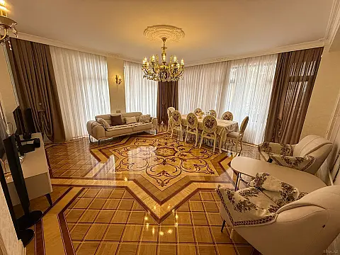 Satılır 4 otaqlı mənzil 200 m²