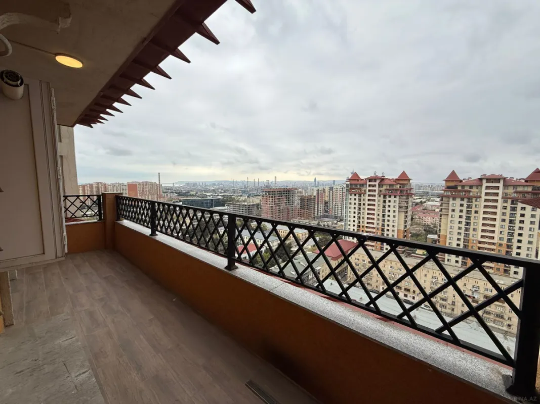 Satılır 4 otaqlı mənzil 200 m²