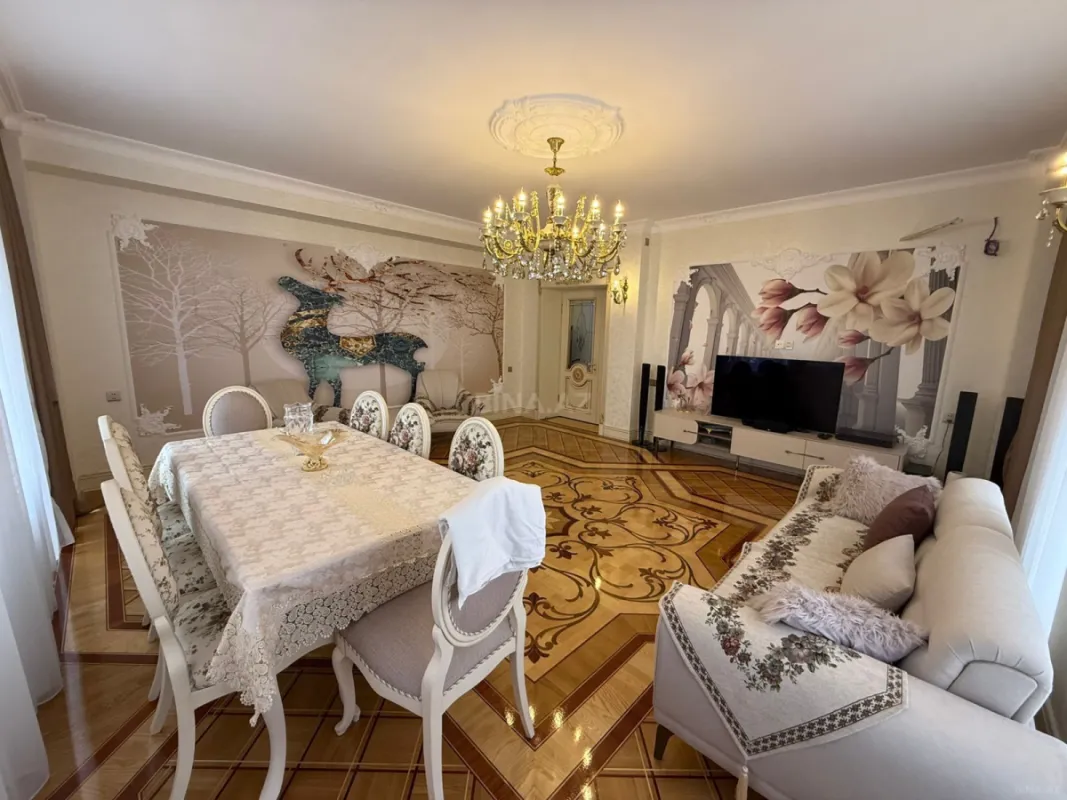 Satılır 4 otaqlı mənzil 200 m²