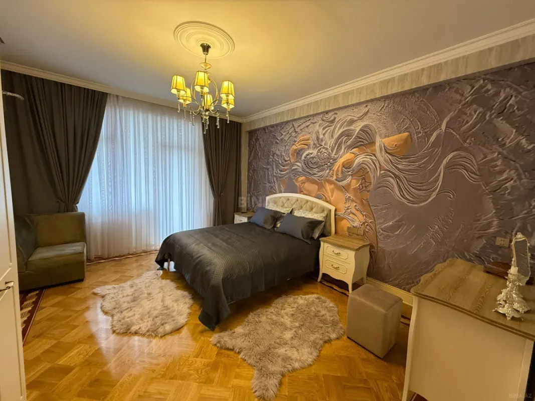 Satılır 4 otaqlı mənzil 200 m²