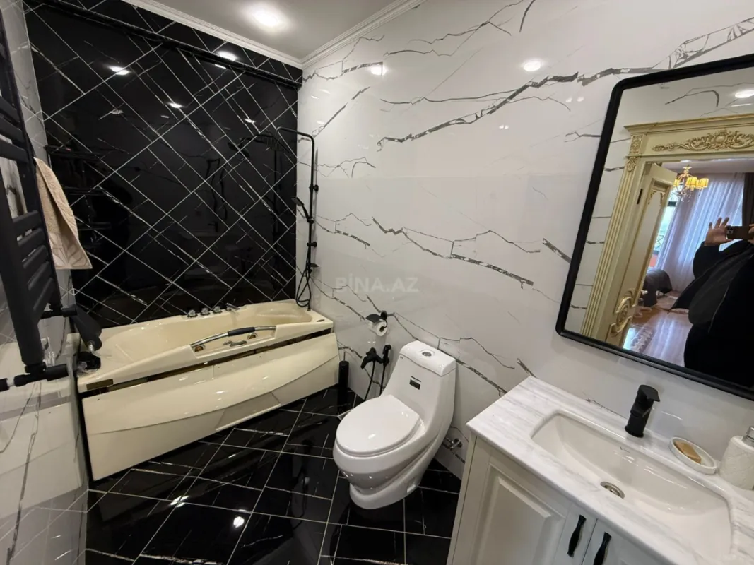 Satılır 4 otaqlı mənzil 200 m²