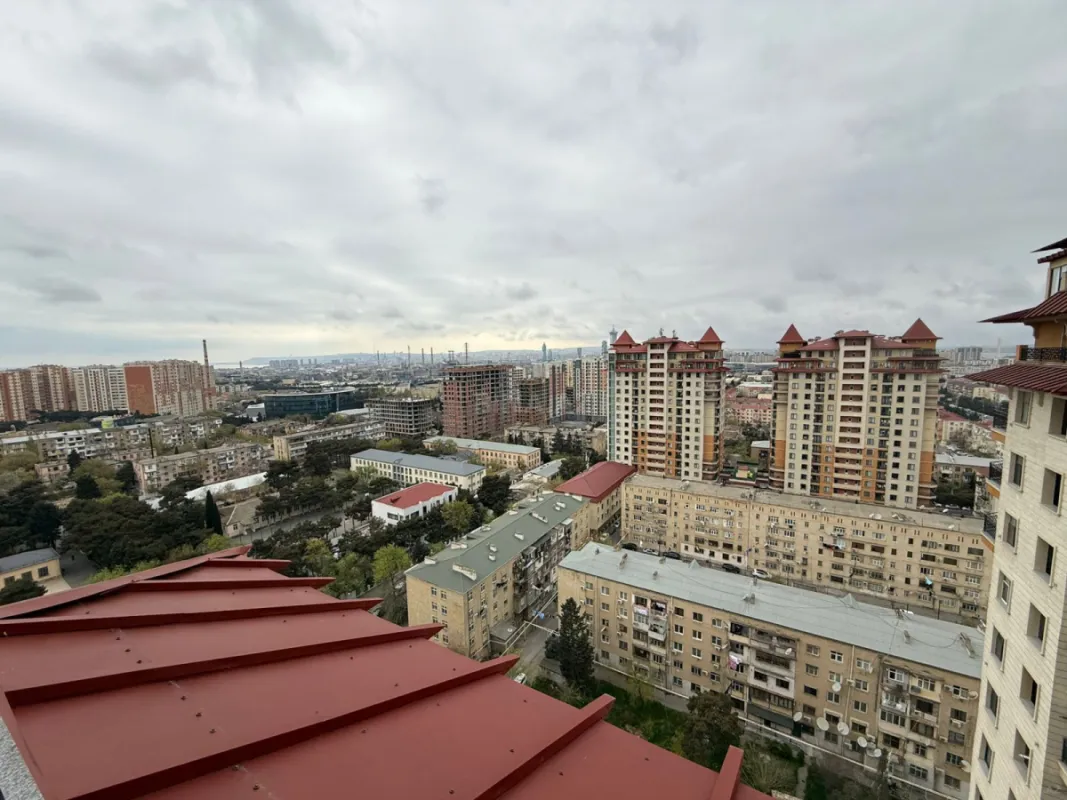 Satılır 4 otaqlı mənzil 200 m²