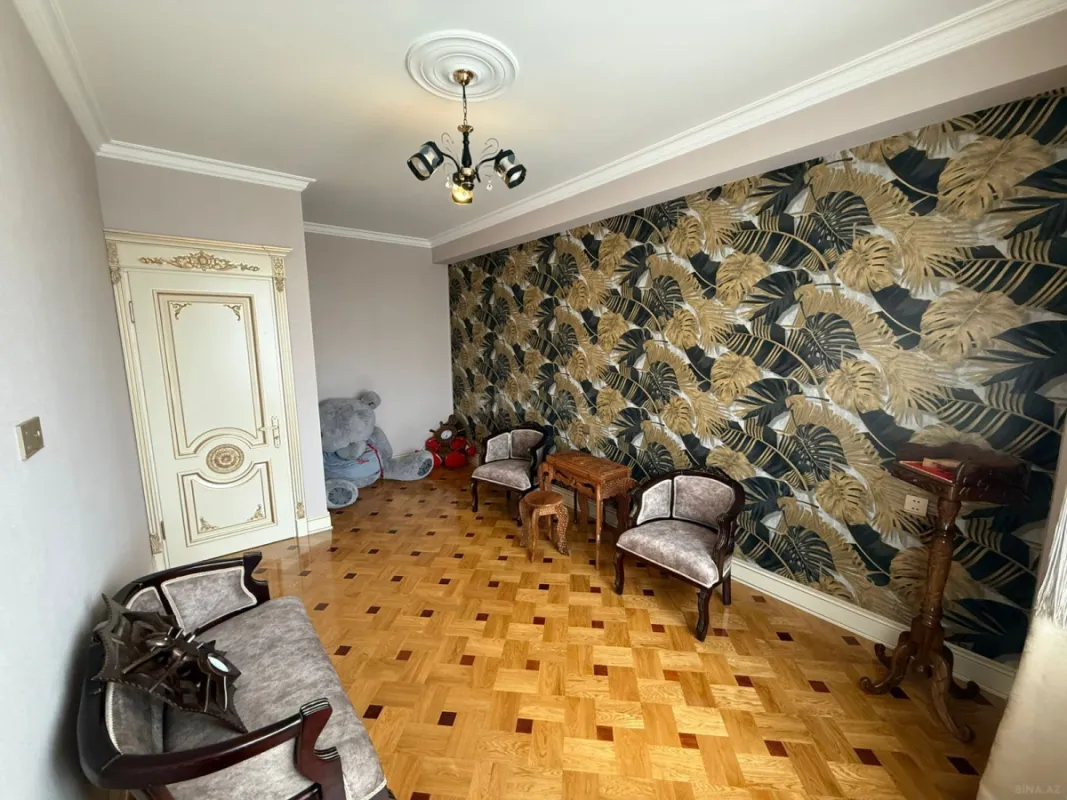 Satılır 4 otaqlı mənzil 200 m²