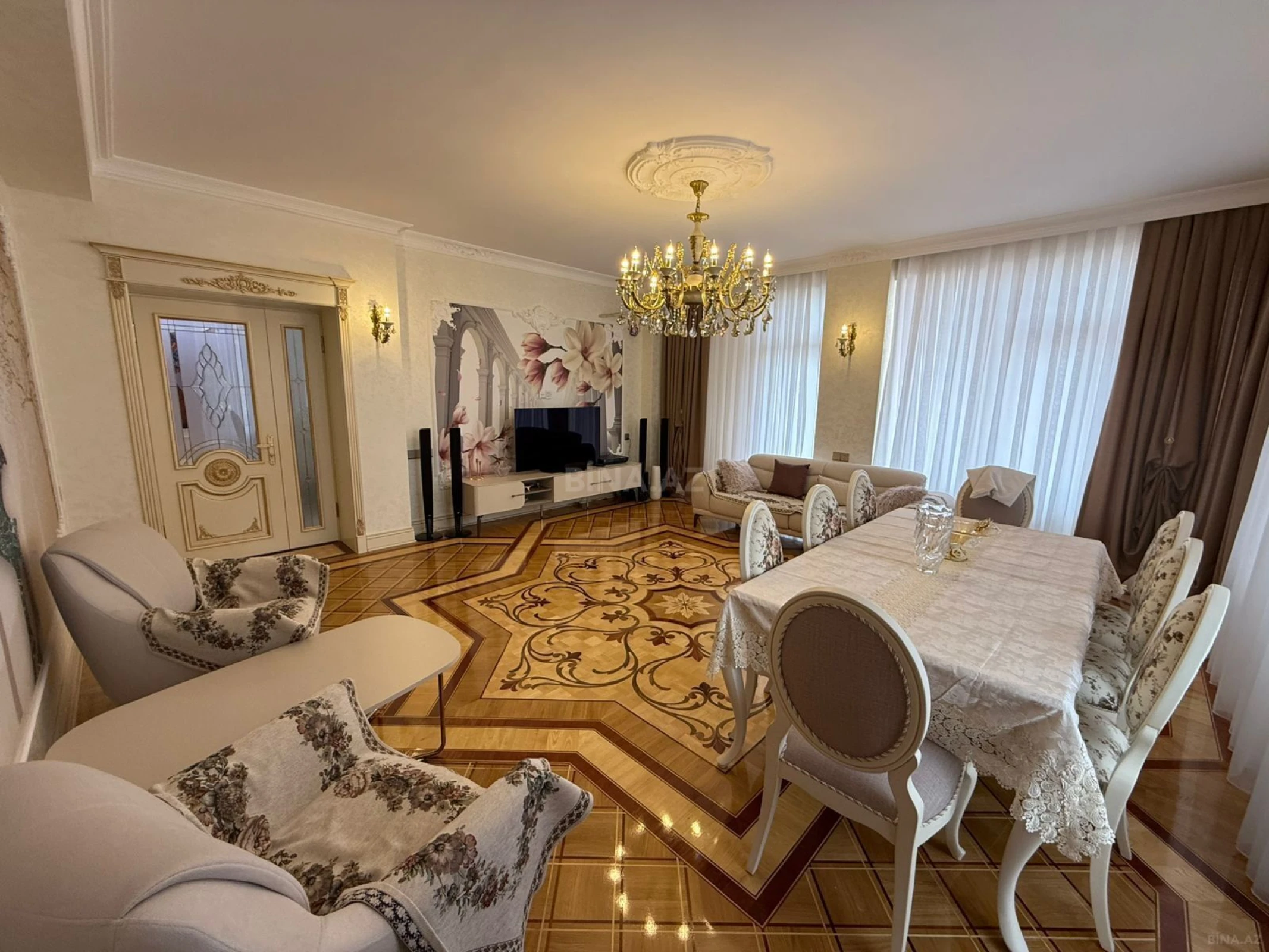 Satılır 4 otaqlı mənzil 200 m²