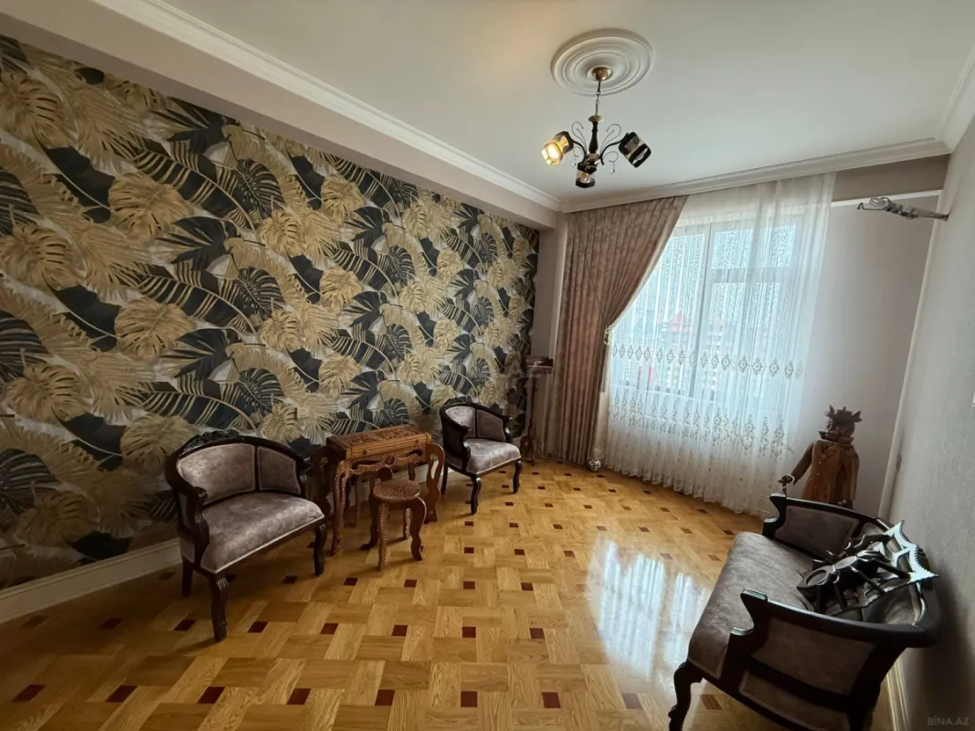 Satılır 4 otaqlı mənzil 200 m²