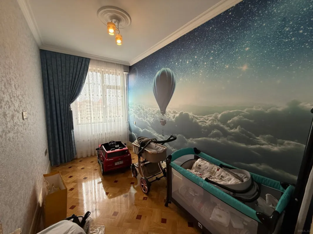 Satılır 4 otaqlı mənzil 200 m²