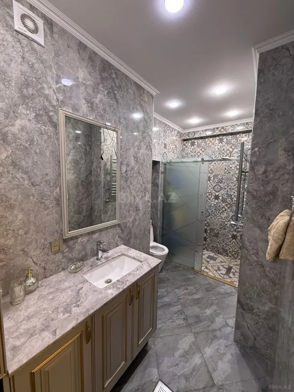 Satılır 4 otaqlı mənzil 200 m²