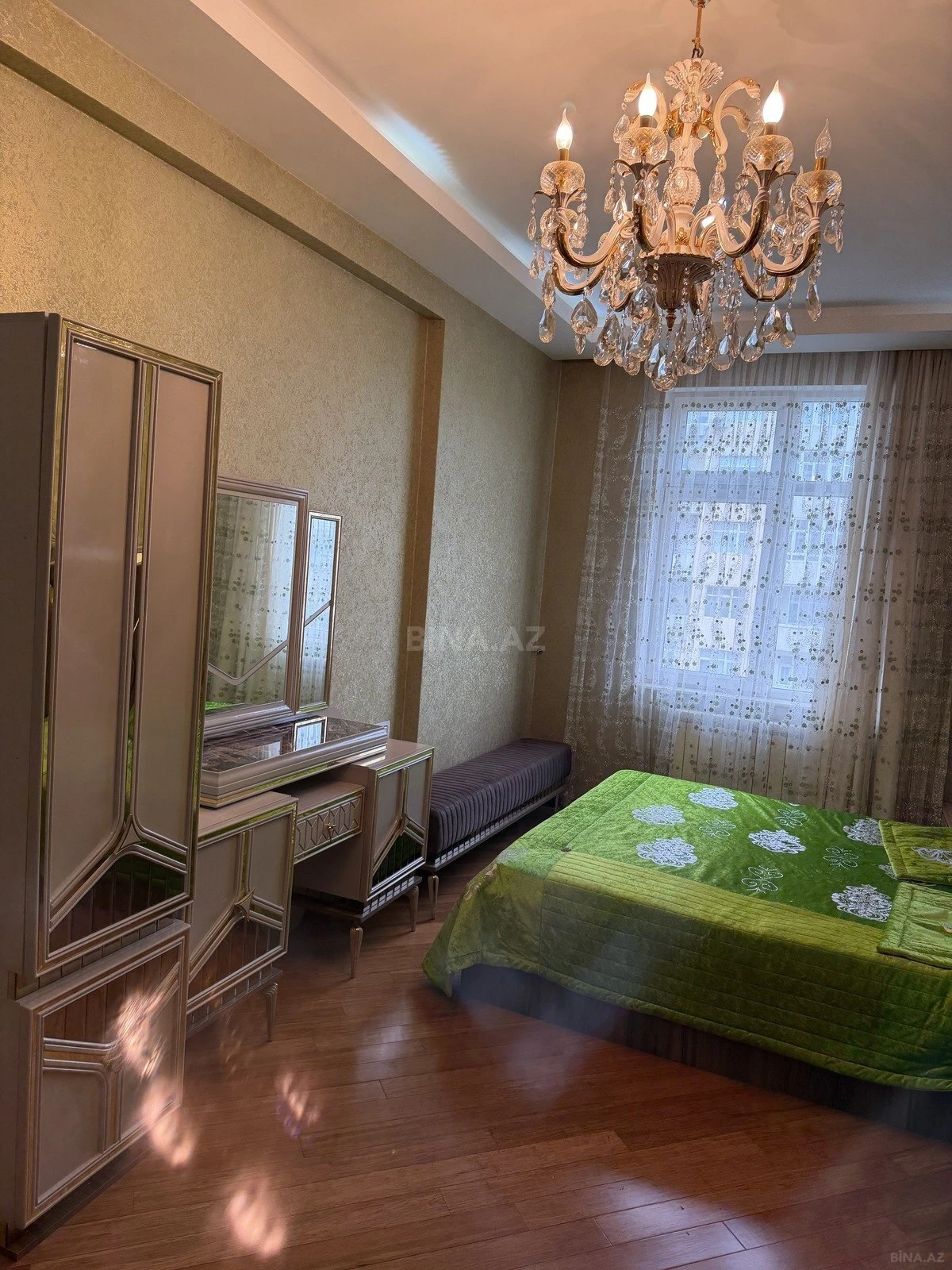 Kirayə verilir 3 otaqlı mənzil 147 m²