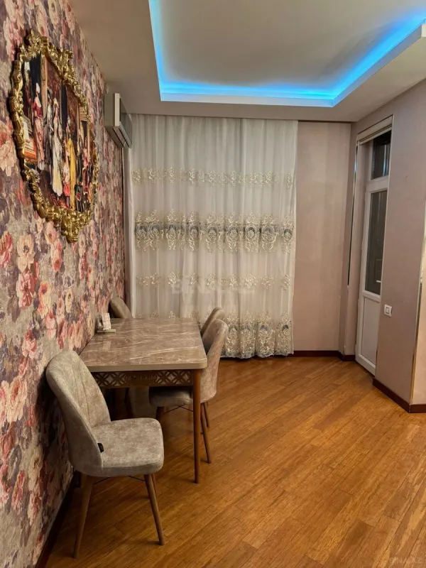 Kirayə verilir 3 otaqlı mənzil 147 m²