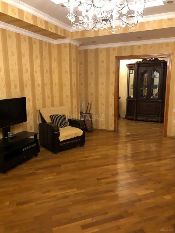 Kirayə verilir 3 otaqlı mənzil 130 m²