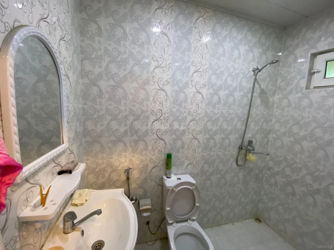 Kirayə verilir 8 otaqlı həyət evi 400 m²