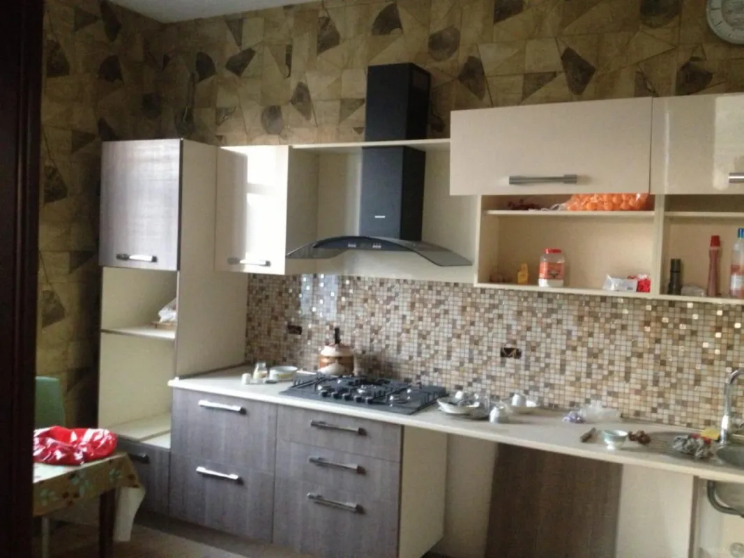 Kirayə verilir 8 otaqlı həyət evi 400 m²