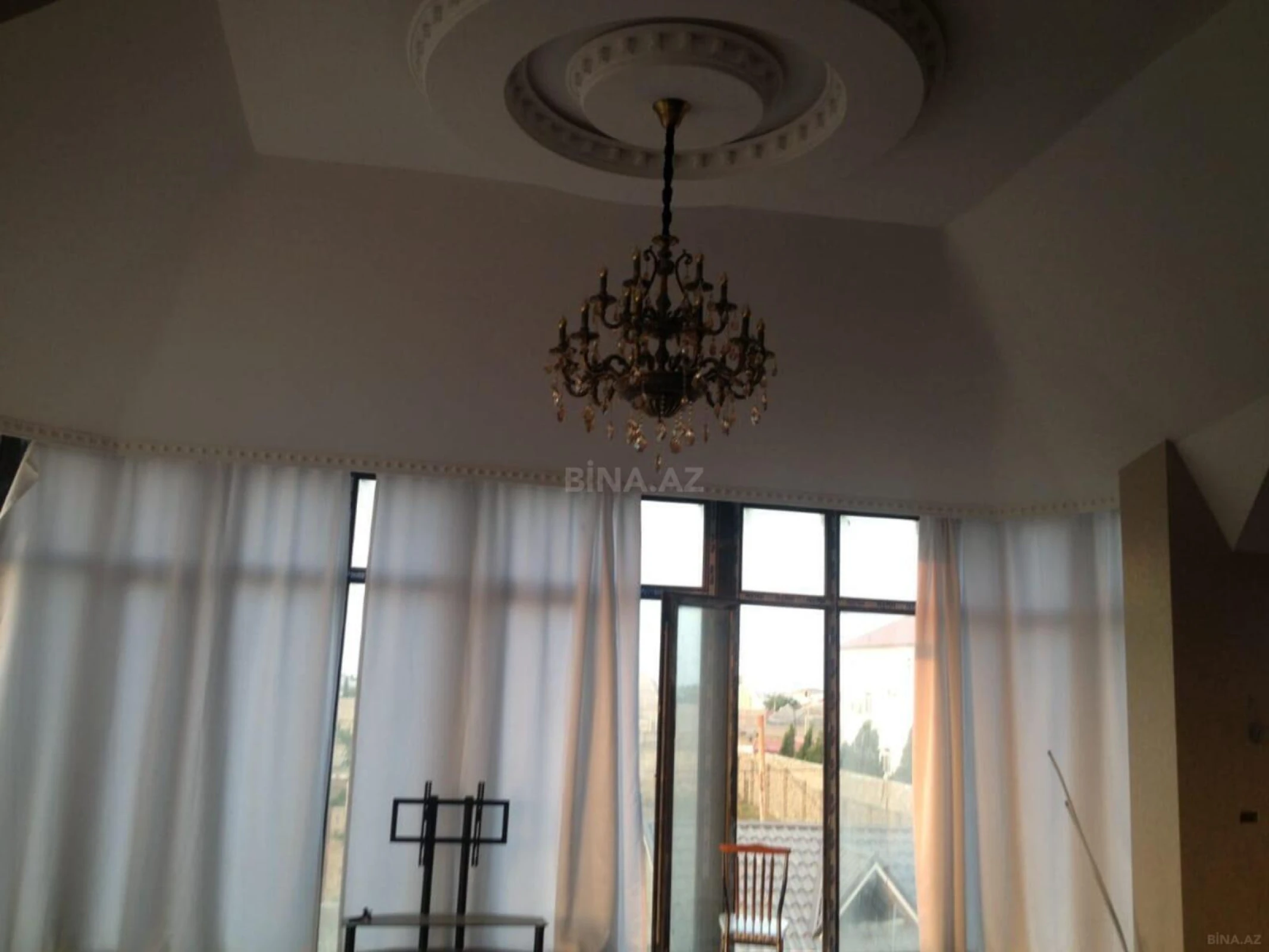 Kirayə verilir 8 otaqlı həyət evi 400 m²