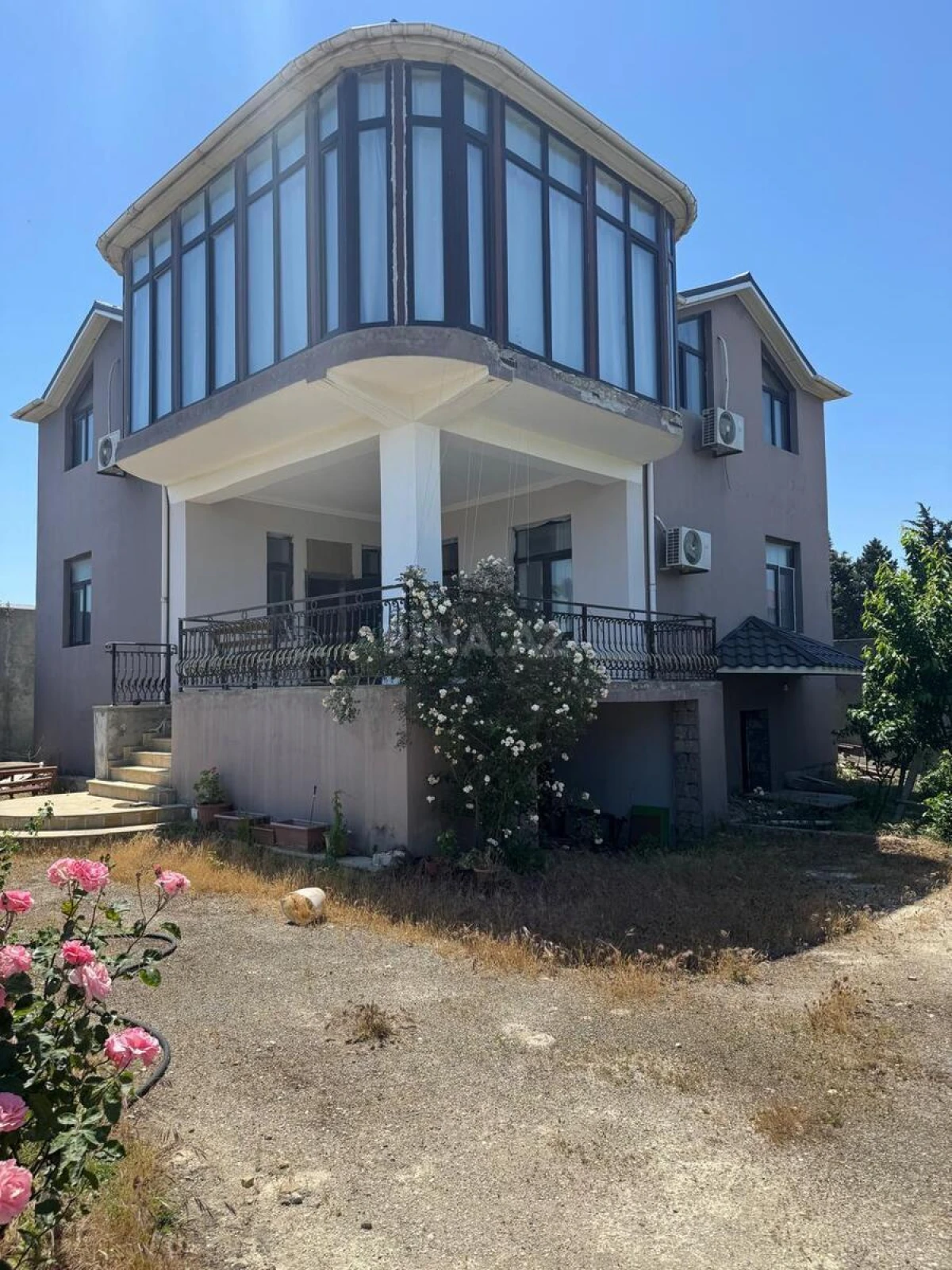 Kirayə verilir 8 otaqlı həyət evi 400 m²