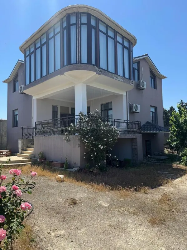 Kirayə verilir 8 otaqlı həyət evi 400 m²