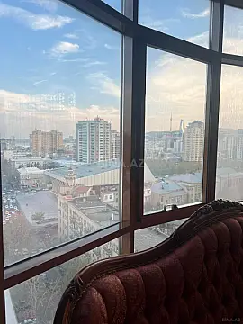 Satılır 4 otaqlı mənzil 209 m²