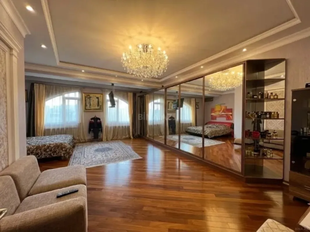 Satılır 4 otaqlı mənzil 209 m²