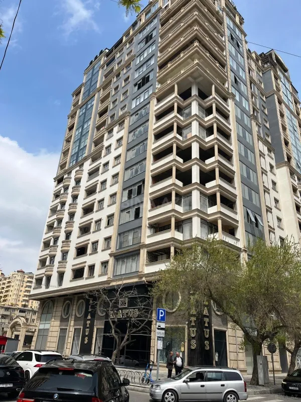 Satılır 2 otaqlı mənzil 78 m²