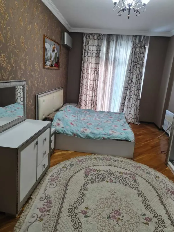 Kirayə verilir 4 otaqlı mənzil 230 m²