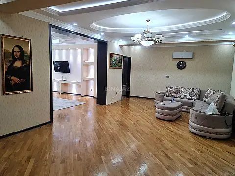 Kirayə verilir 4 otaqlı mənzil 230 m²