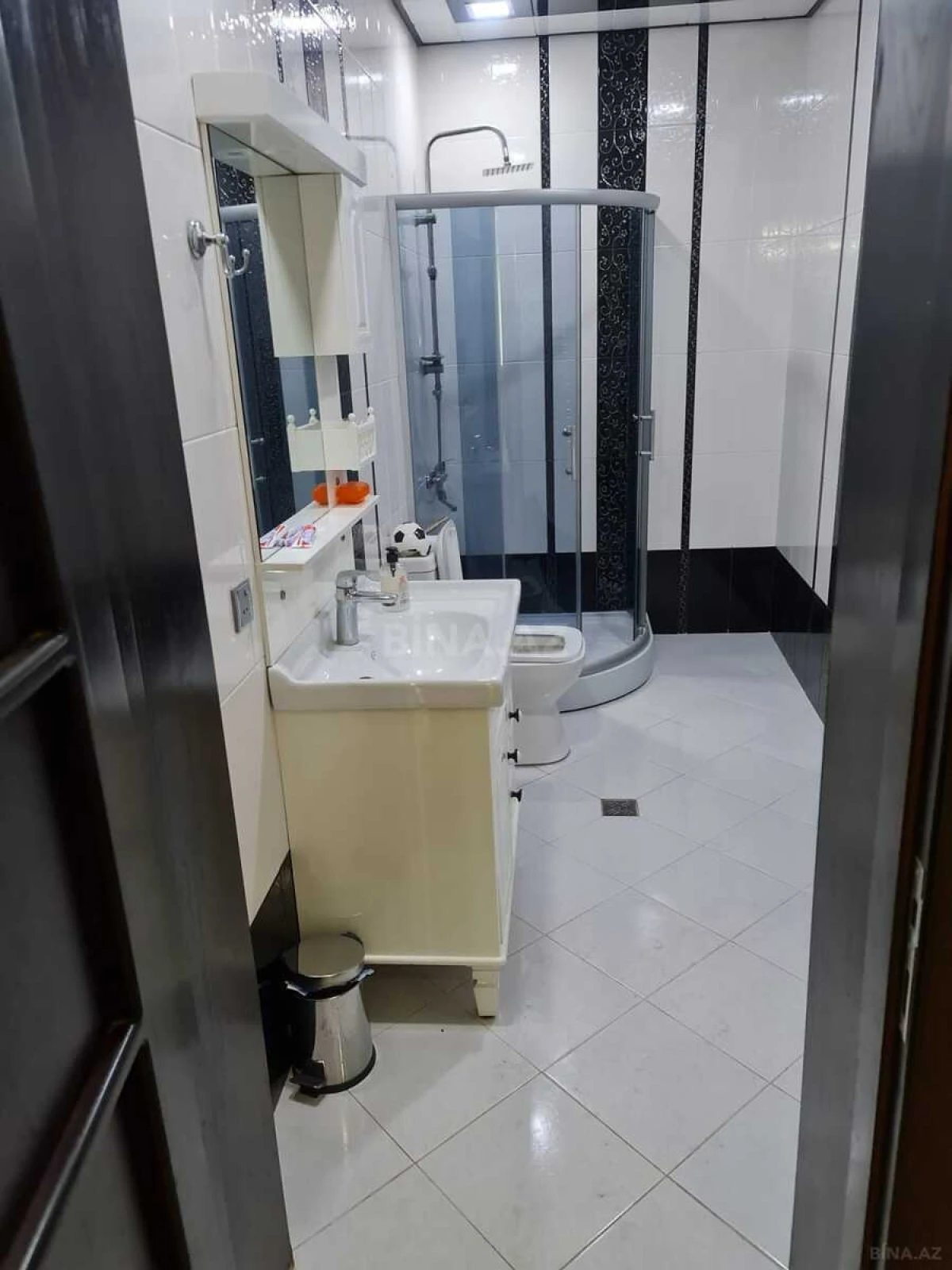 Kirayə verilir 4 otaqlı mənzil 230 m²
