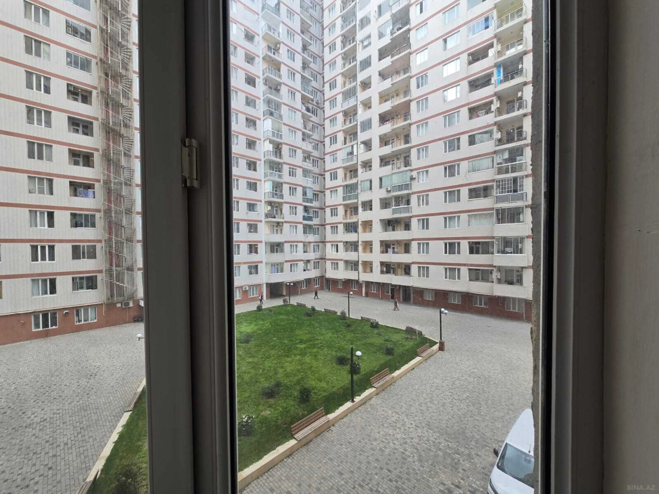 Satılır 3 otaqlı mənzil 103 m²
