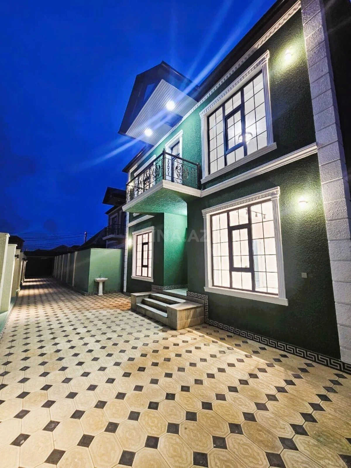 Satılır 5 otaqlı həyət evi 190 m²