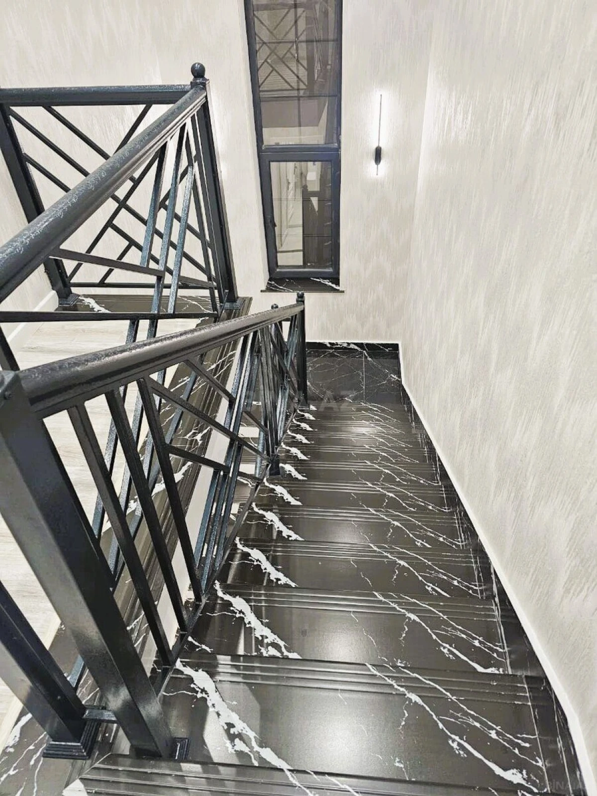 Satılır 5 otaqlı həyət evi 190 m²