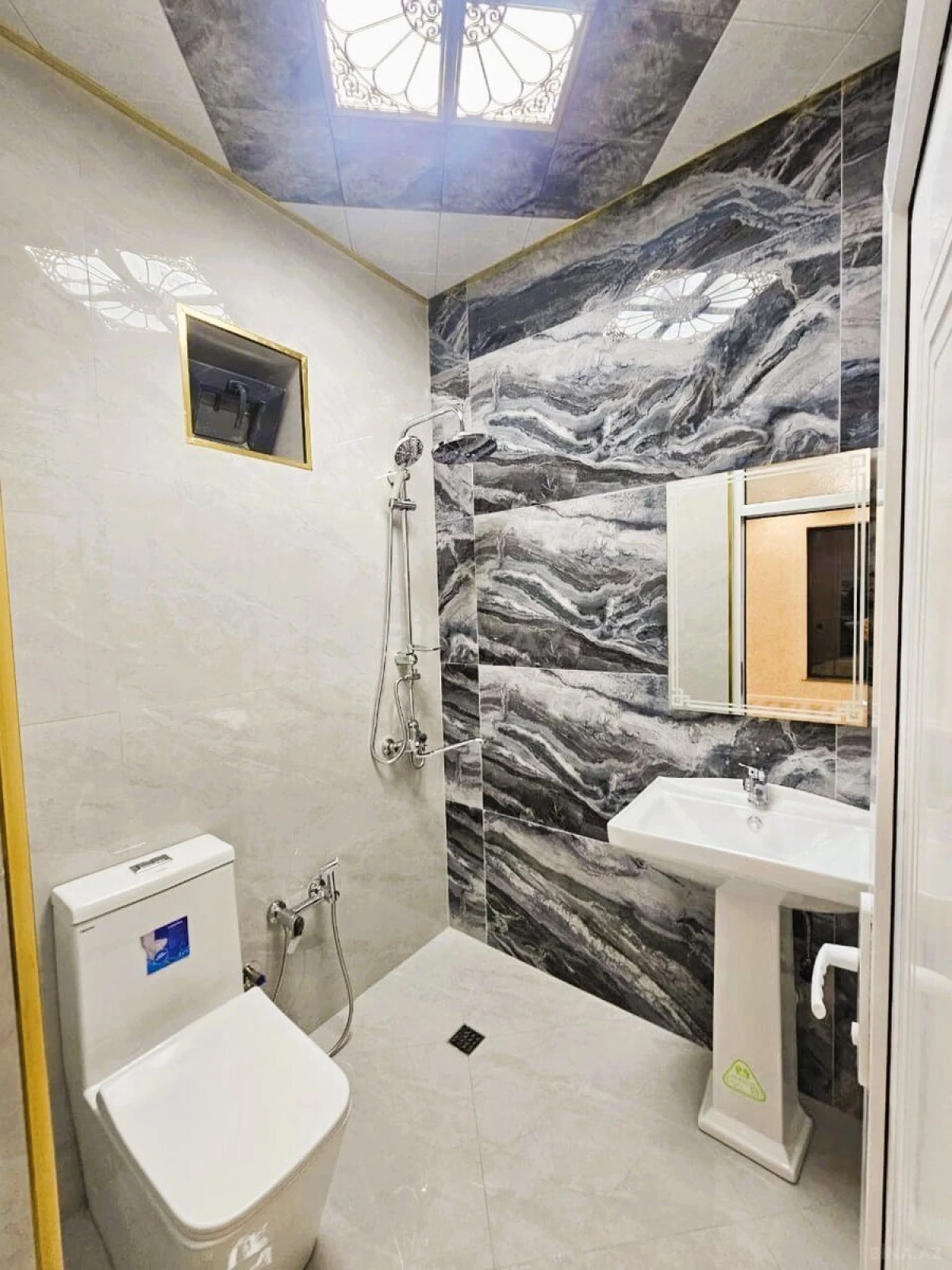 Satılır 5 otaqlı həyət evi 190 m²