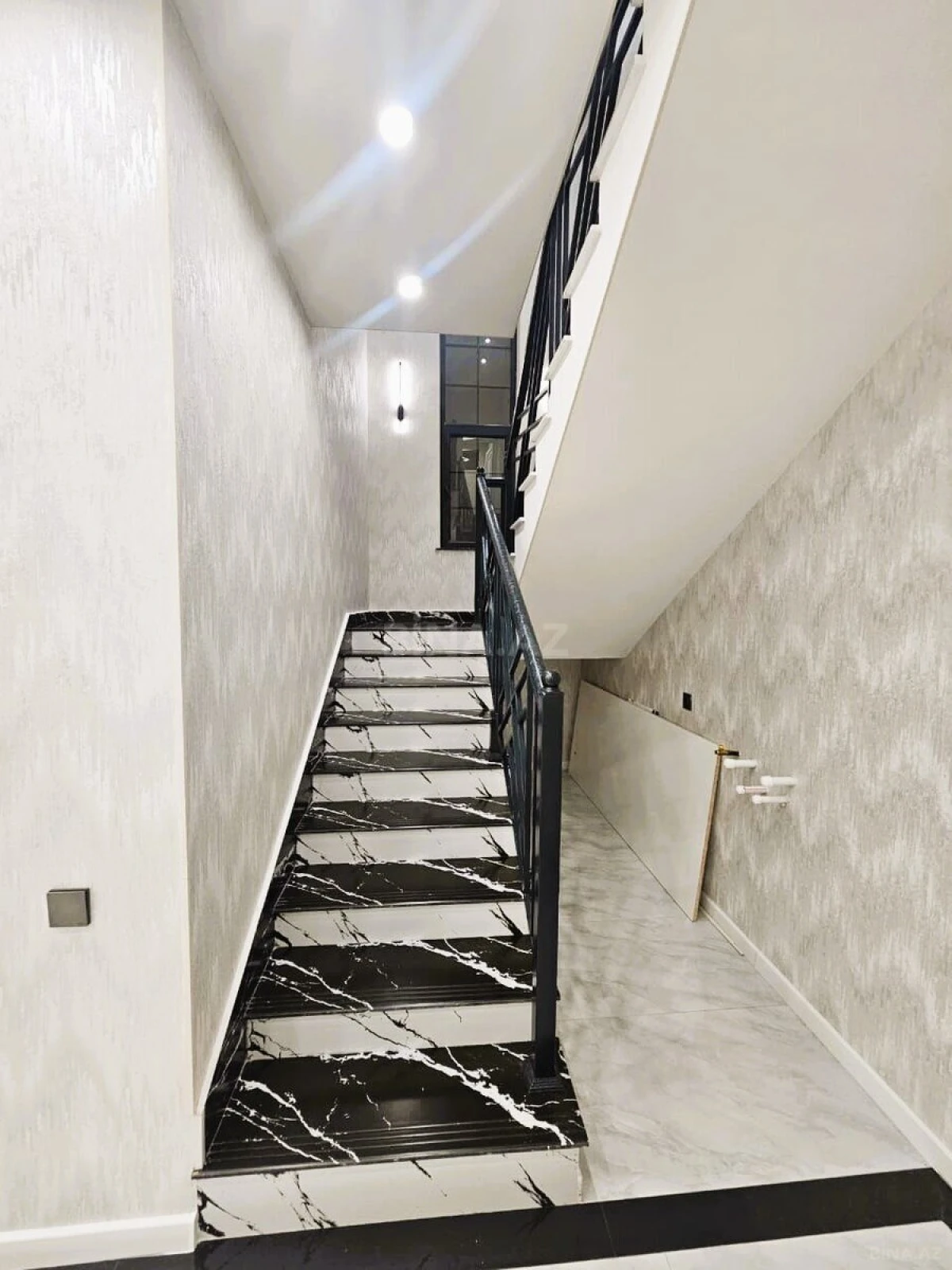 Satılır 5 otaqlı həyət evi 190 m²