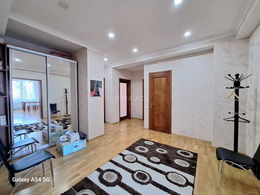 Kirayə verilir 3 otaqlı mənzil 140 m²