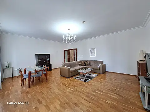 Kirayə verilir 3 otaqlı mənzil 140 m²