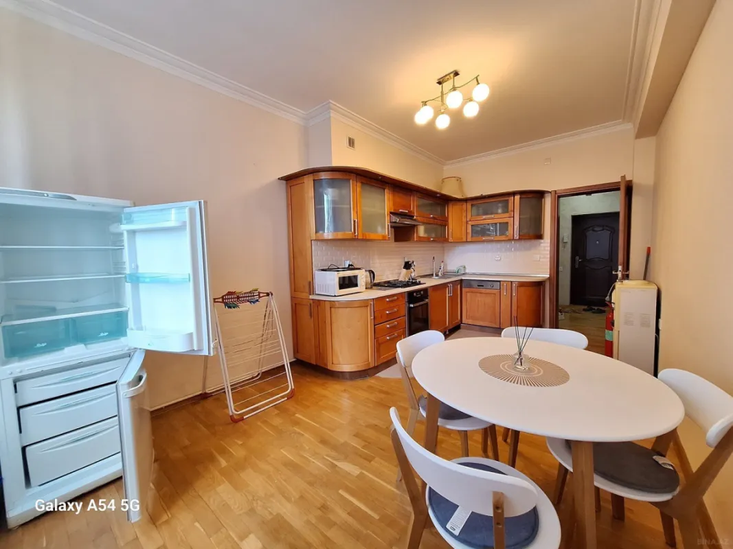 Kirayə verilir 3 otaqlı mənzil 140 m²