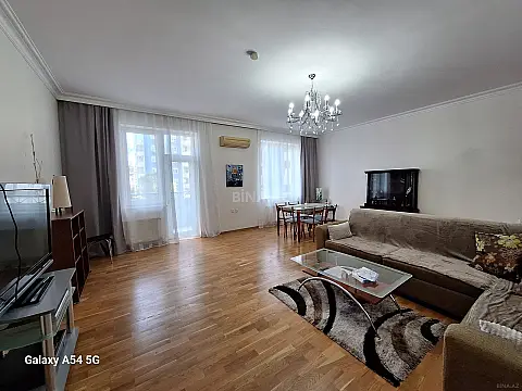 Kirayə verilir 3 otaqlı mənzil 140 m²