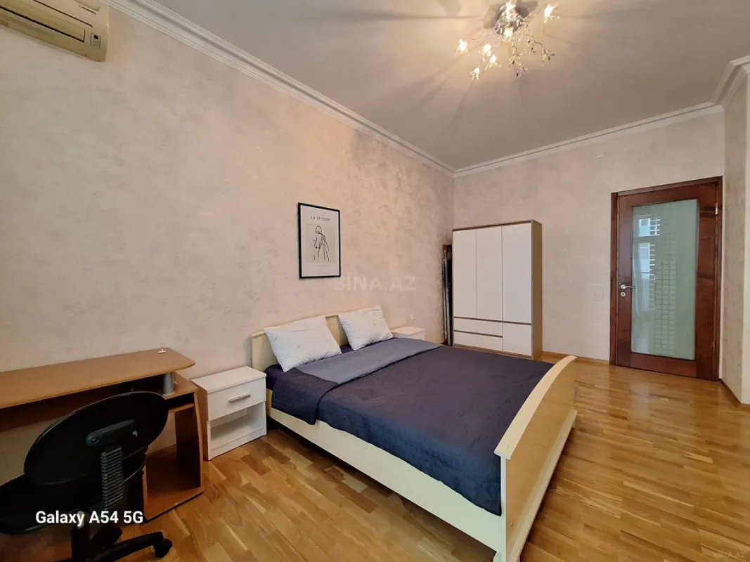 Kirayə verilir 3 otaqlı mənzil 140 m²