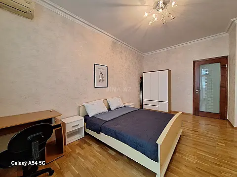 Kirayə verilir 3 otaqlı mənzil 140 m²