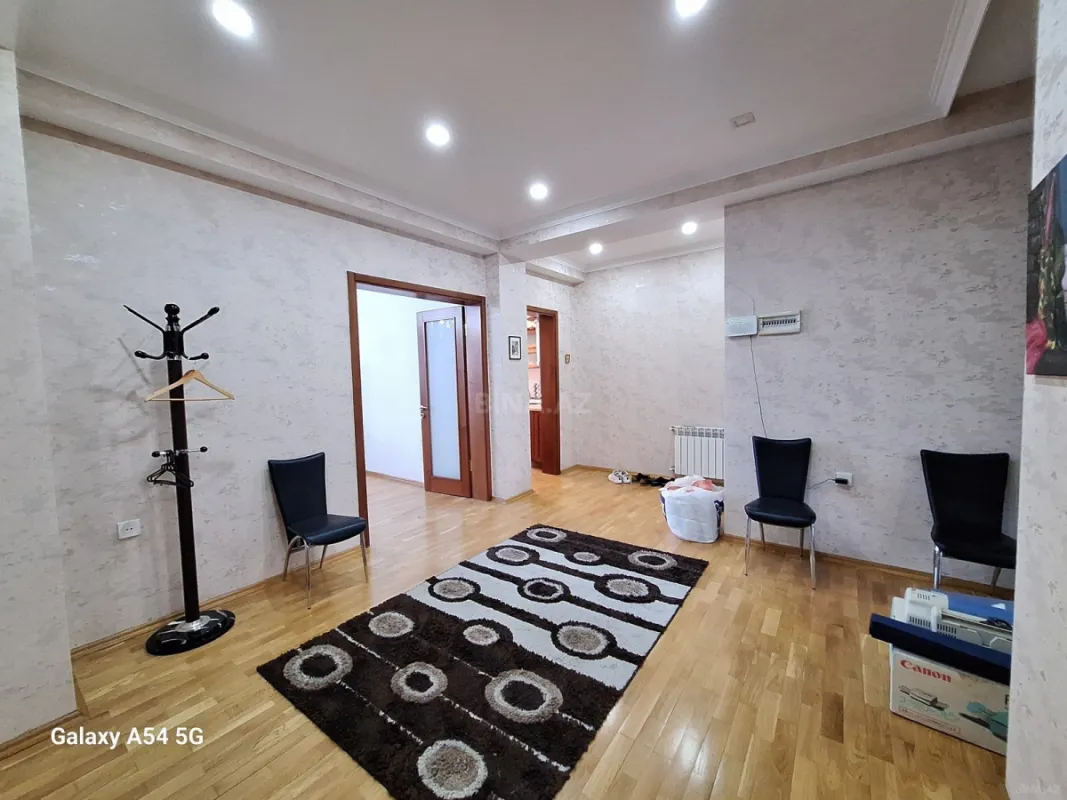 Kirayə verilir 3 otaqlı mənzil 140 m²