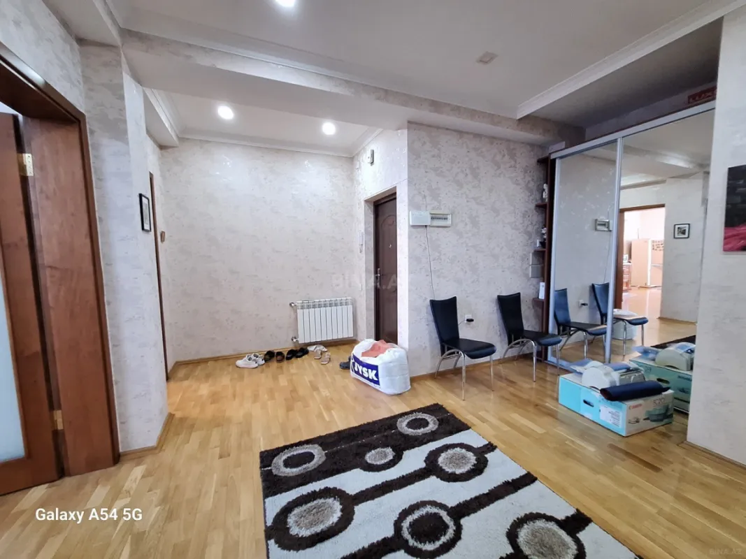 Kirayə verilir 3 otaqlı mənzil 140 m²