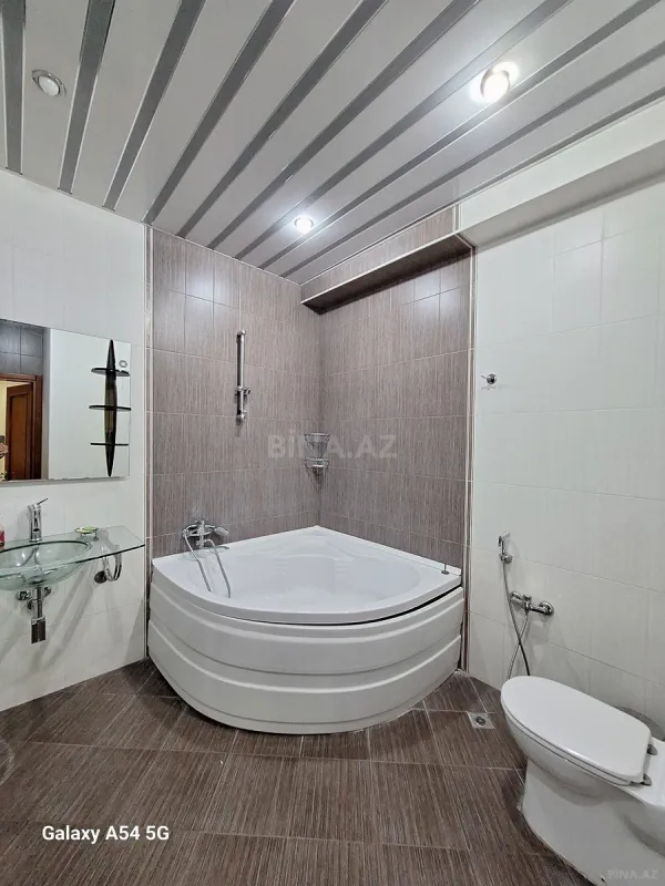 Kirayə verilir 3 otaqlı mənzil 140 m²