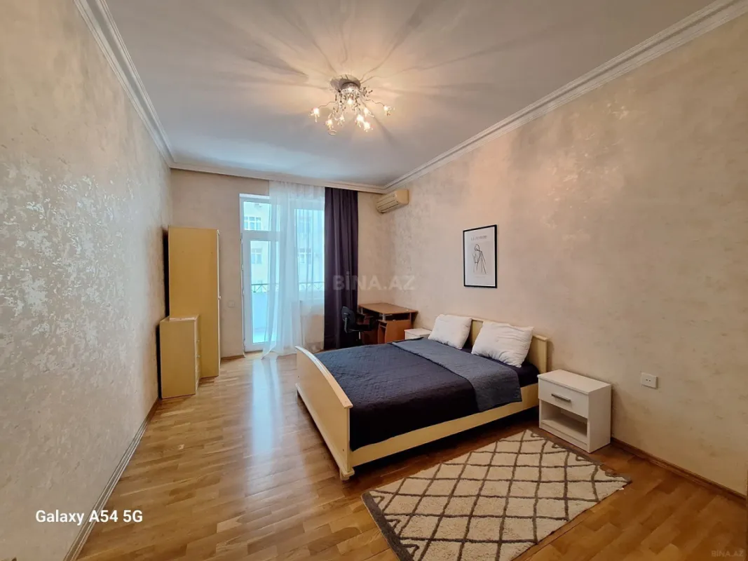 Kirayə verilir 3 otaqlı mənzil 140 m²