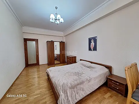 Kirayə verilir 3 otaqlı mənzil 140 m²