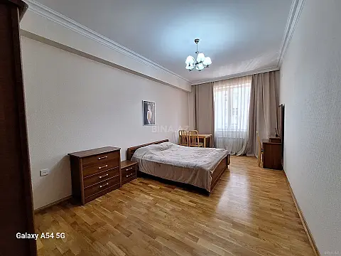Kirayə verilir 3 otaqlı mənzil 140 m²