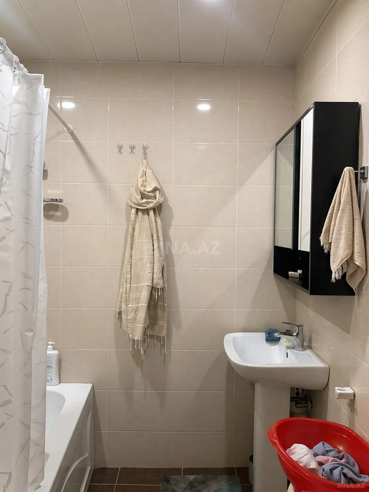 Satılır 4 otaqlı mənzil 111 m²