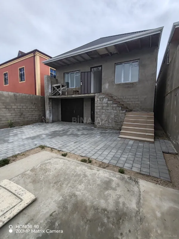 Satılır 4 otaqlı həyət evi 180 m²