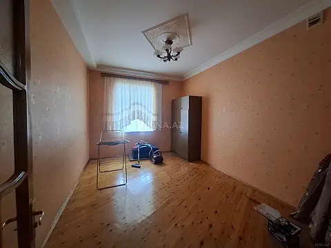 Kirayə verilir 10 otaqlı həyət evi 252 m²