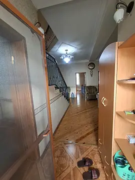 Kirayə verilir 10 otaqlı həyət evi 252 m²